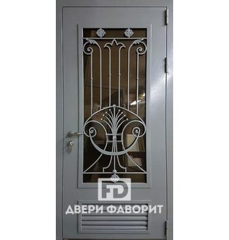 Дверь в котельную со стеклом, ковкой и решеткой