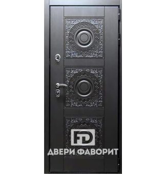 Квартирная дверь с одной створкой и трехконтурным уплотнителем