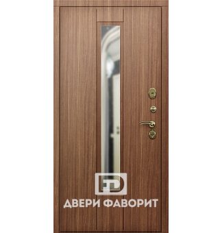 квартирная дверь с зеркалом